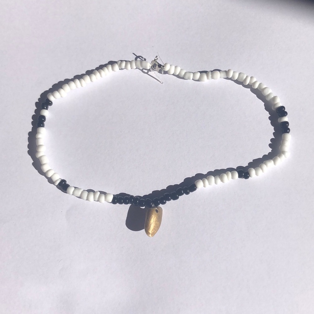 b&w choker